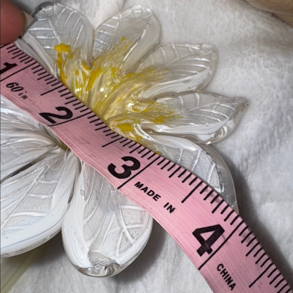 A vintage hand-blown Murano glass flower with a long stem. - Picture 9 of 9